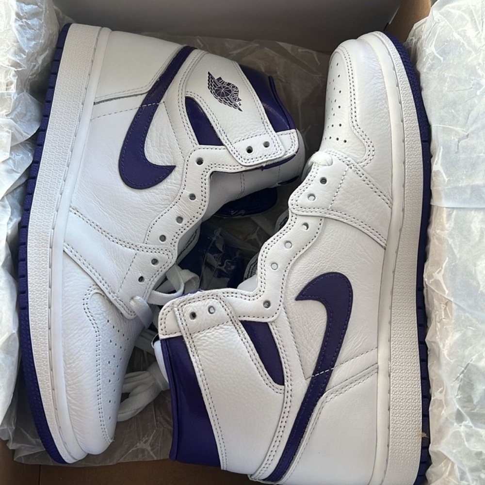 Nike Women's White and Purple Sneakers